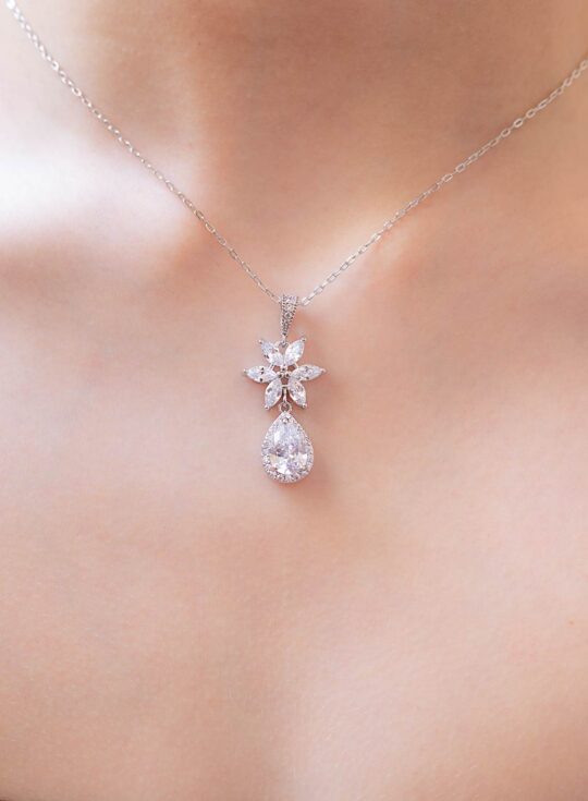 Collier avec bijou de dos pour mariée fleurs goutte diamantées cristal en oxyde de zirconium – Image 4