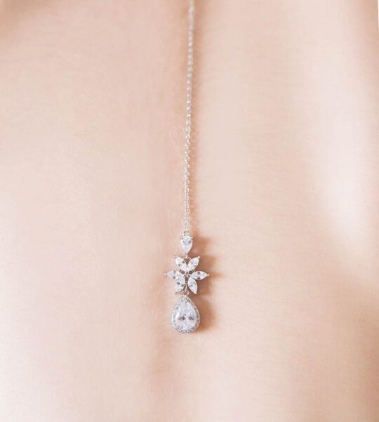 Collier avec bijou de dos pour mariée fleurs goutte diamantées cristal en oxyde de zirconium – Image 2