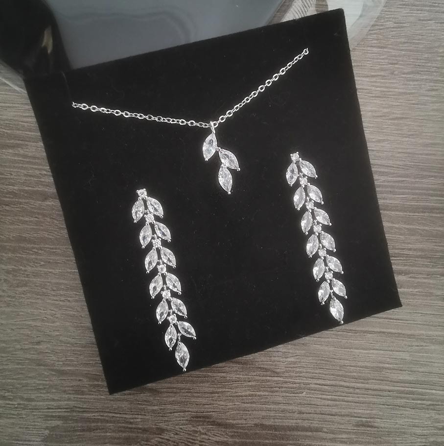Parure bijoux mariage zirconium haut de gamme – collier et boucles d’oreilles élégants