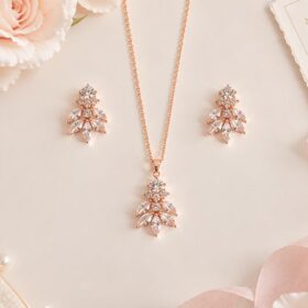 Alternative view of Parure bijoux mariage rose gold élégante en oxydes de zirconium “Nélia”