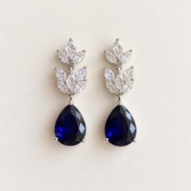 Alternative view of Parure de bijoux femme élégante, mariage et cérémonie, gouttes cristal bleu "Alma"
