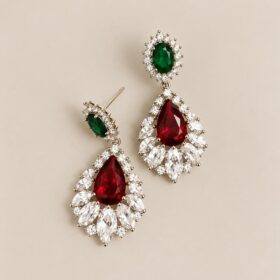 Alternative view of Boucles d’oreilles cristal couleurs de Noël, vert et rouge "Elfira"