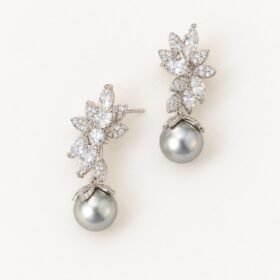 Boucles d’oreilles de mariée élégantes en oxydes de zirconium et perles bleu-gris "Solène" – Image 4