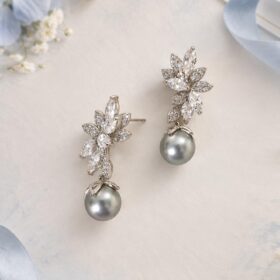 Boucles d’oreilles de mariée élégantes en oxydes de zirconium et perles bleu-gris "Solène" – Image 5