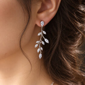 Boucles d’oreilles mariage raffinées à feuilles en cristal scintillant "Ariane" – Image 4